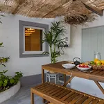 Coastal Hideaway - Near Surf 아파트 *